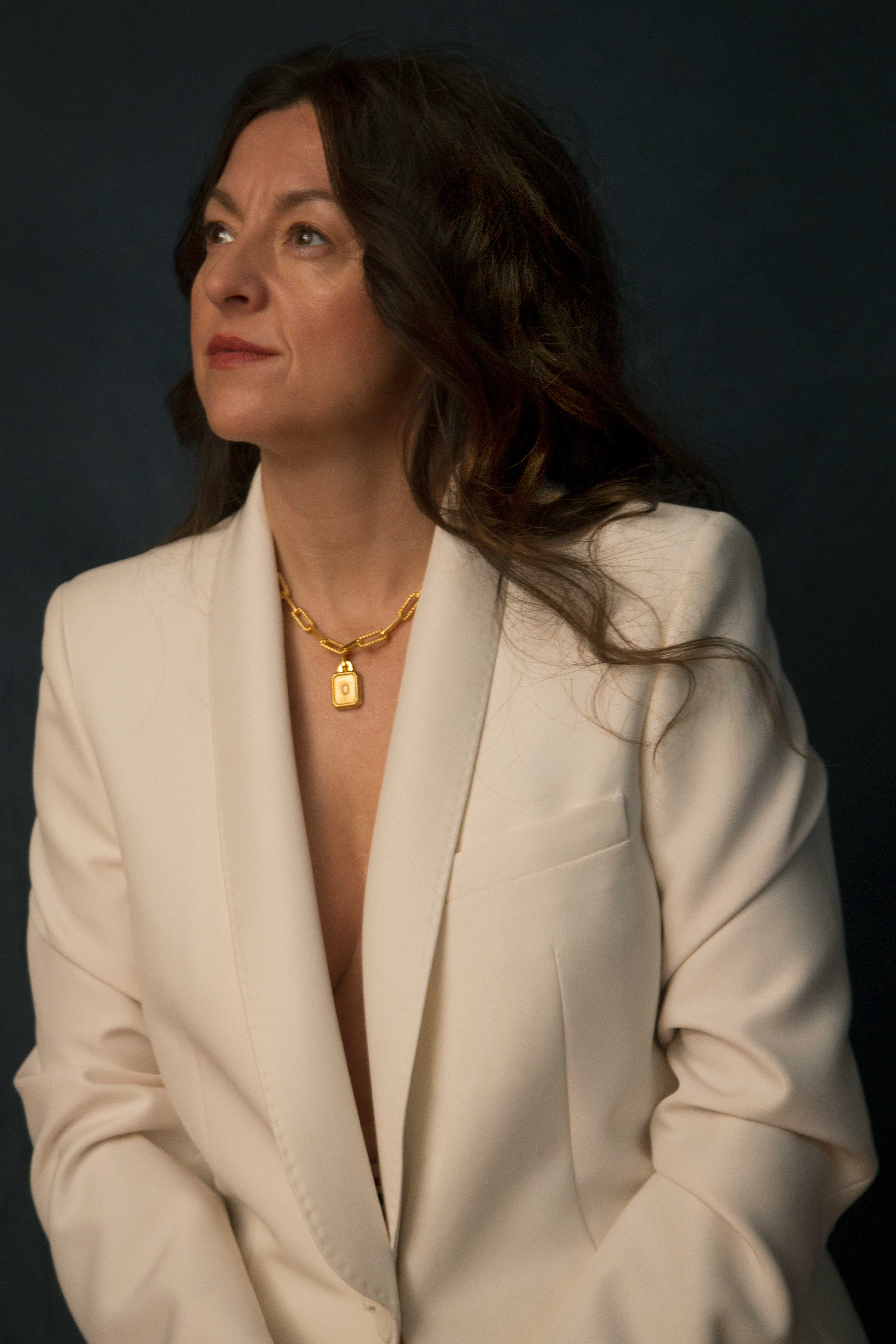 Jo-Hartley-White-suit-1